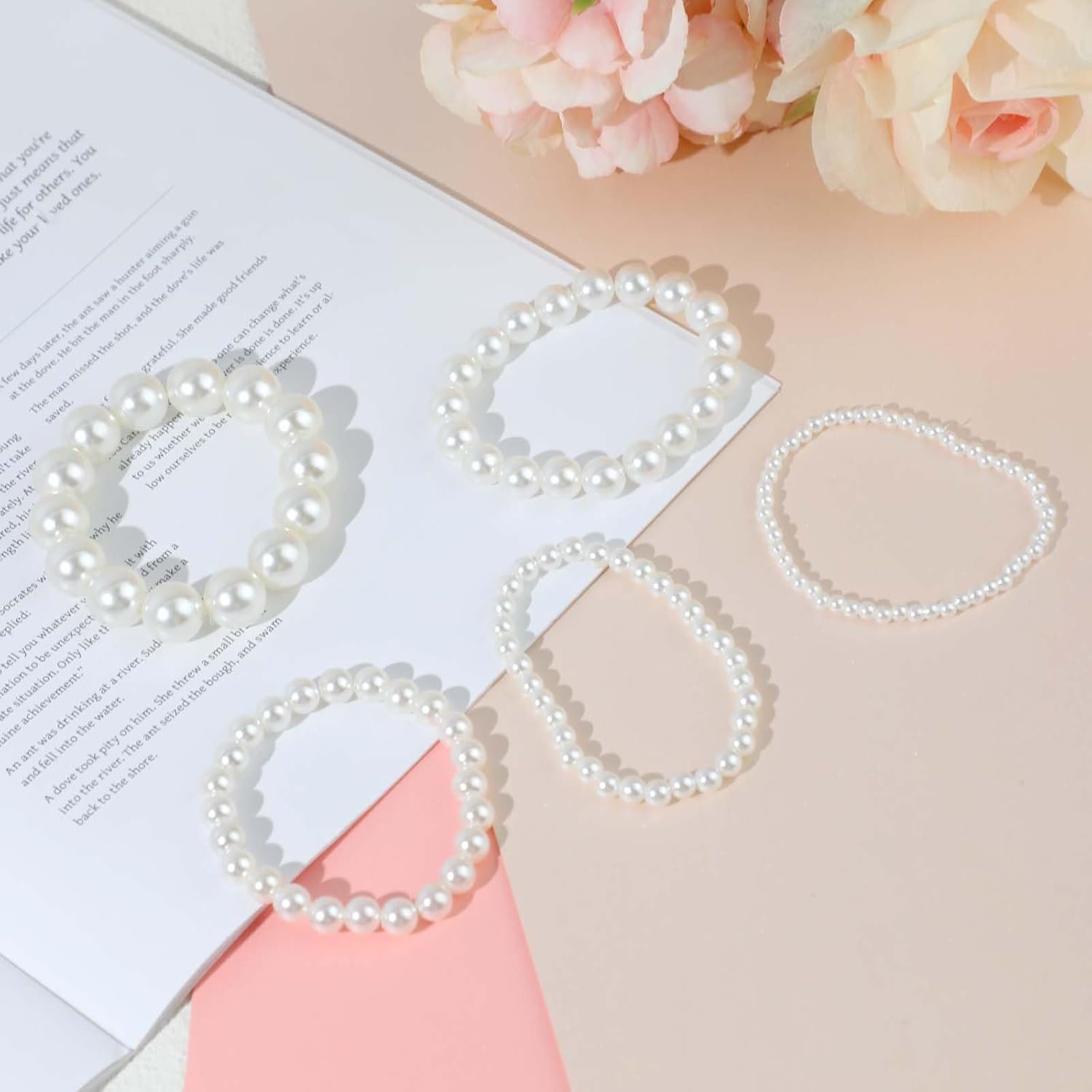5 Pcs White Pearl Bracelets for Women, White Stretch Bridesmaid Pearl Bracelets Bridal Wedding Elastic Bracelets Stackable Faux Pearl Bracelets for Lady Pearl Beaded Bracelets - Image 2